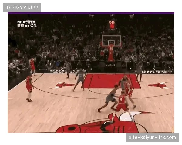 两连触球到底是什么？NBA与国际赛场判罚标准揭秘