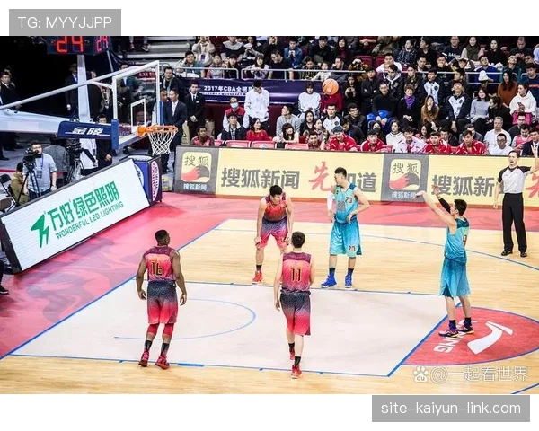 篮球规则详解防守犯规和进攻犯规区别的判定逻辑